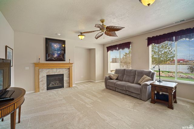 902 ROMSEY CT, North Salt Lake, UT 84054