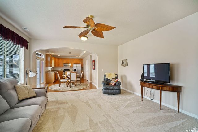 902 ROMSEY CT, North Salt Lake, UT 84054