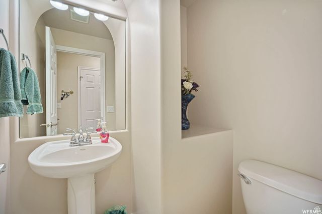 902 ROMSEY CT, North Salt Lake, UT 84054