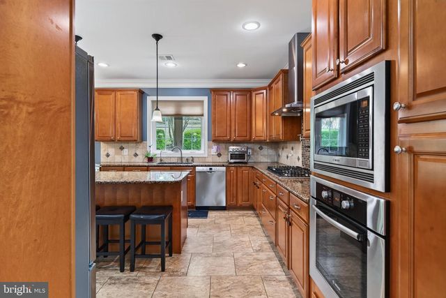 121 PINETOWN ROAD, Norristown, PA 19403