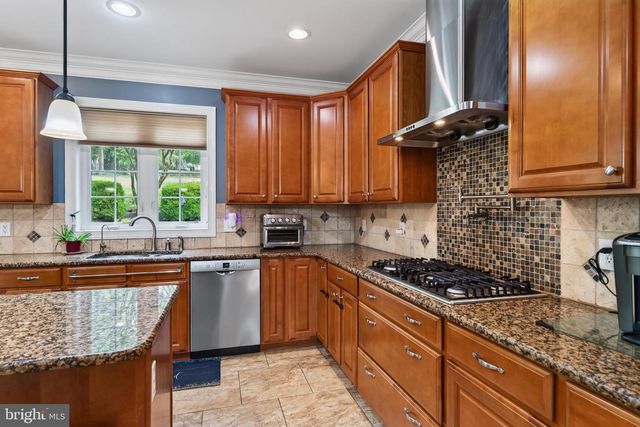 121 PINETOWN ROAD, Norristown, PA 19403