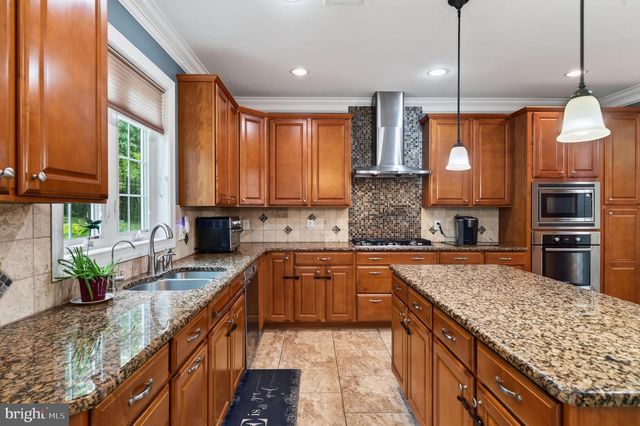 121 PINETOWN ROAD, Norristown, PA 19403