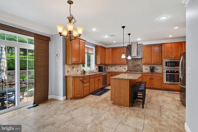 121 PINETOWN ROAD, Norristown, PA 19403