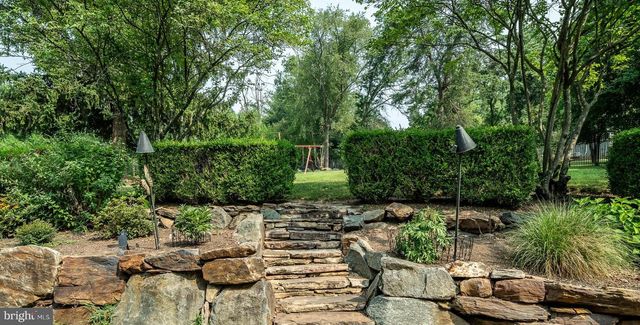121 PINETOWN ROAD, Norristown, PA 19403