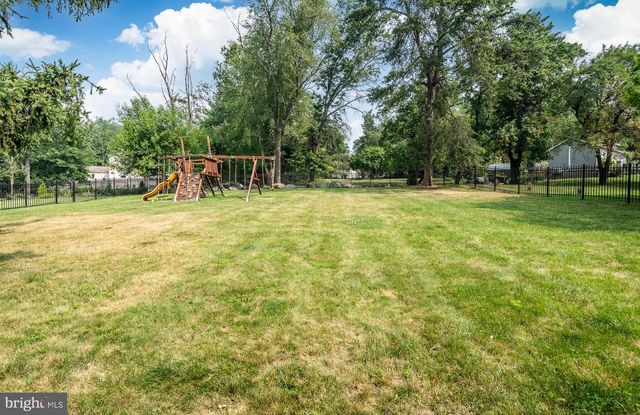 121 PINETOWN ROAD, Norristown, PA 19403