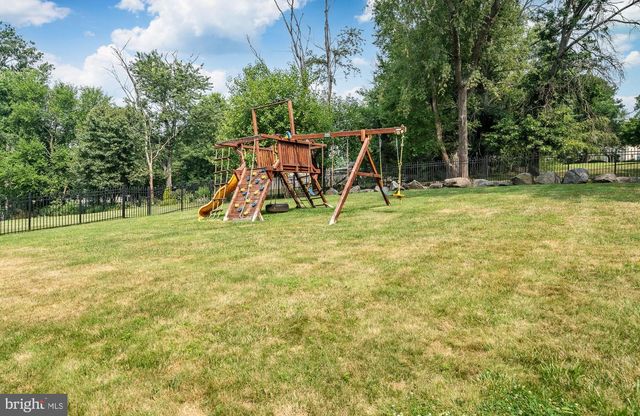 121 PINETOWN ROAD, Norristown, PA 19403