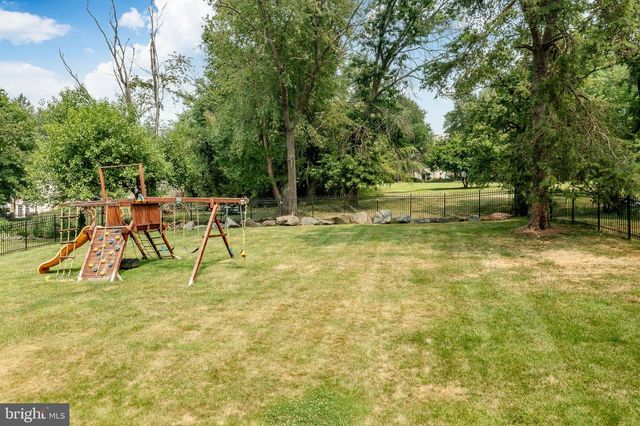 121 PINETOWN ROAD, Norristown, PA 19403