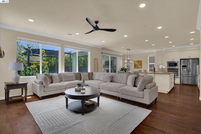8012 Westport Cir, Discovery Bay, CA 94505