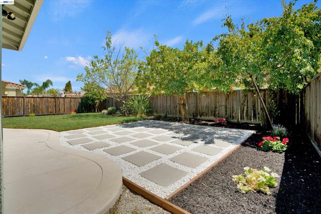 8012 Westport Cir, Discovery Bay, CA 94505