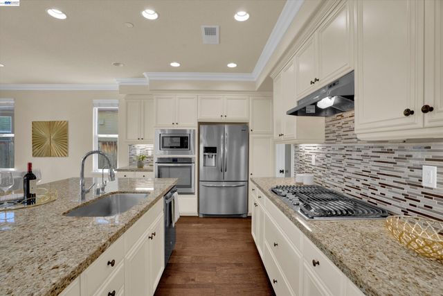8012 Westport Cir, Discovery Bay, CA 94505