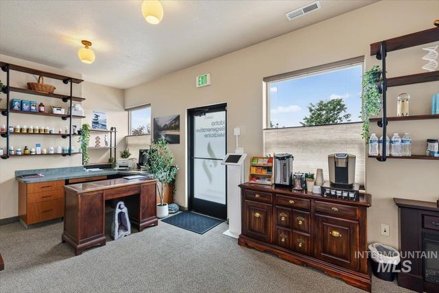 5513 N Glenwood 2, Garden City, ID 83714