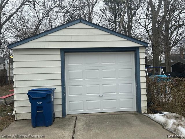 18458 Lennane, Redford, MI 48240