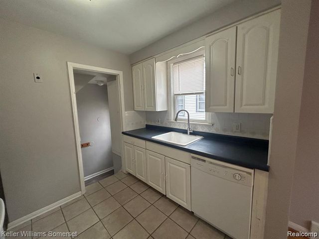 18458 Lennane, Redford, MI 48240