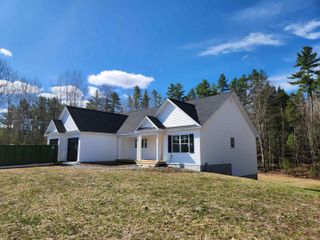 27 RiverView Road, Newport, NH 03773
