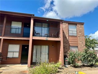 904 University Oaks Boulevard 126, College Station, TX 77840