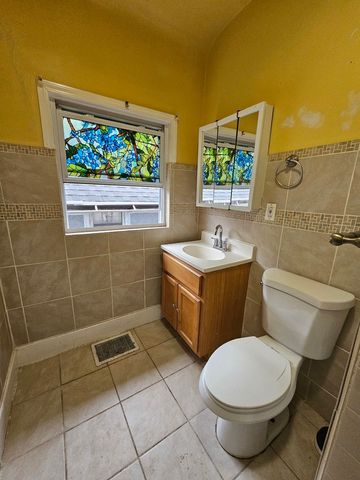 214 Franklin Avenue, Waukegan, IL 60085