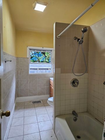 214 Franklin Avenue, Waukegan, IL 60085