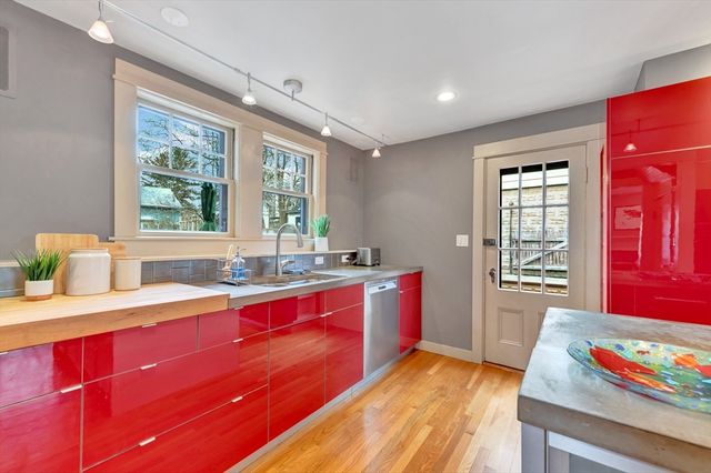 88 School Street, Arlington, MA 02476