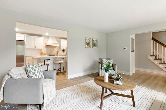 22 E SPLIT ROCK DR, Cherry Hill, NJ 08003