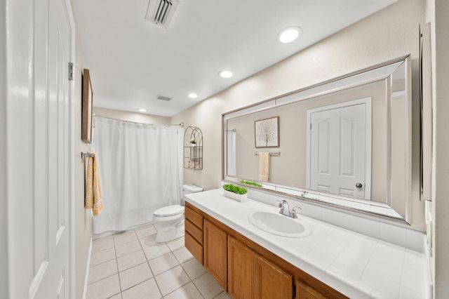 5820 Devon Dr, Rocklin, CA 95765