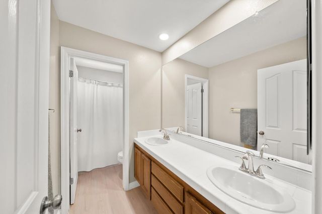 5820 Devon Dr, Rocklin, CA 95765