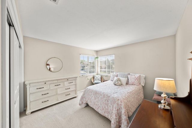 5820 Devon Dr, Rocklin, CA 95765