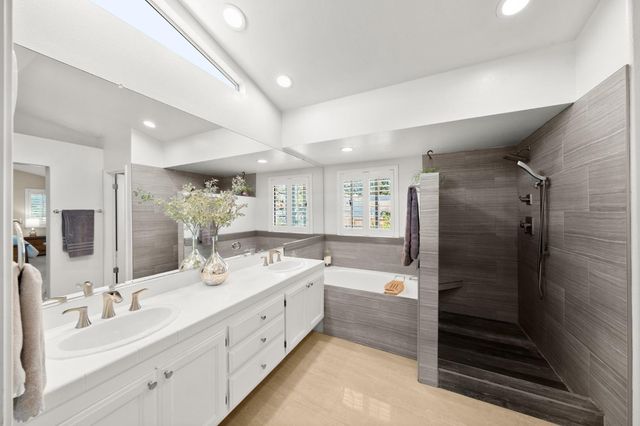 5820 Devon Dr, Rocklin, CA 95765