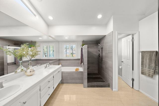 5820 Devon Dr, Rocklin, CA 95765