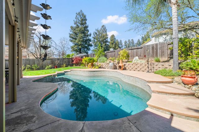 5820 Devon Dr, Rocklin, CA 95765