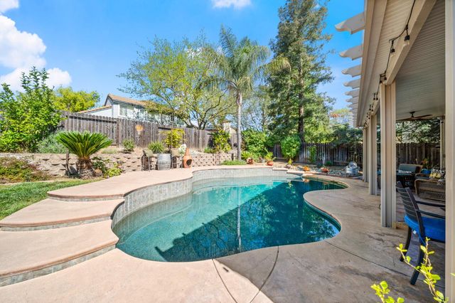 5820 Devon Dr, Rocklin, CA 95765