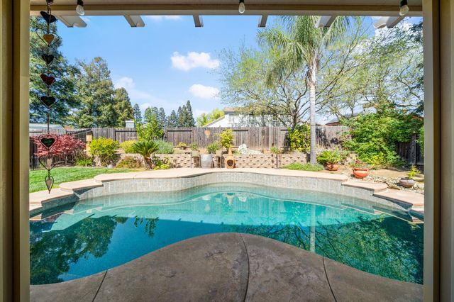5820 Devon Dr, Rocklin, CA 95765