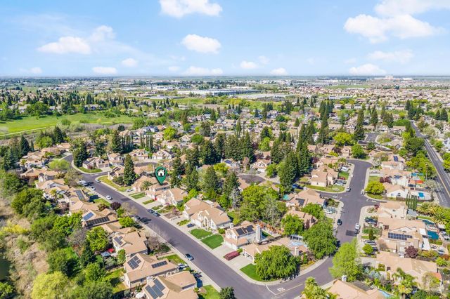 5820 Devon Dr, Rocklin, CA 95765