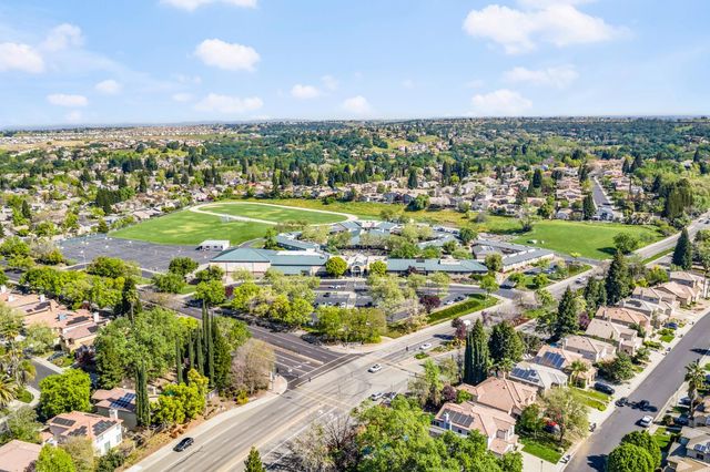 5820 Devon Dr, Rocklin, CA 95765