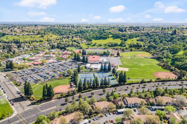 5820 Devon Dr, Rocklin, CA 95765