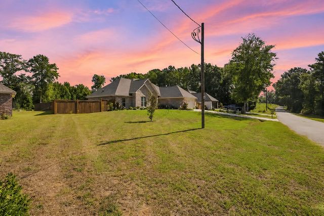 134 N Slade, Sumrall, MS 39482