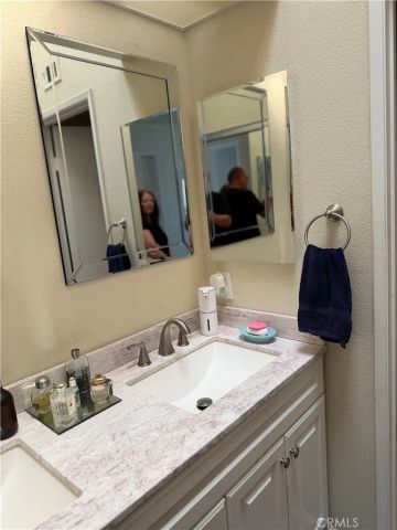 80 Almador, Irvine, CA 92614