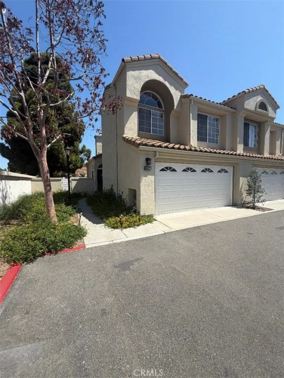 80 Almador, Irvine, CA 92614