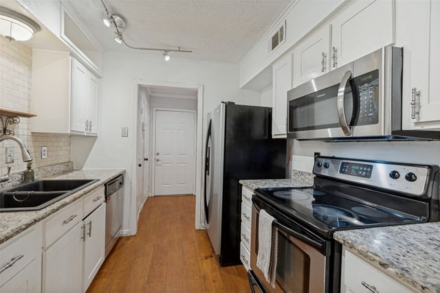 7452 E Northwest Highway 123, Dallas, TX 75231