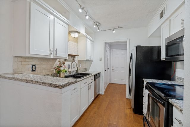 7452 E Northwest Highway 123, Dallas, TX 75231