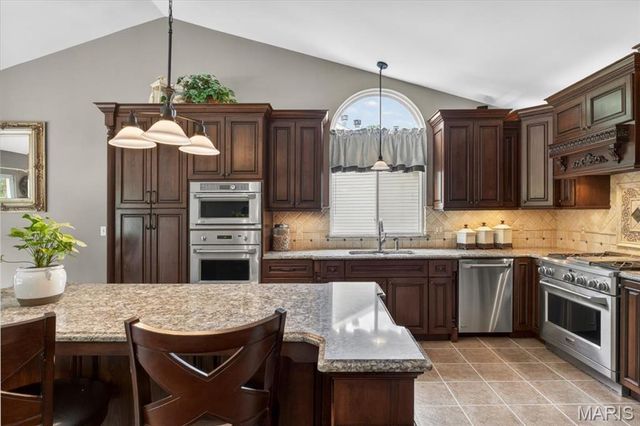 948 Emerald Oaks Court, Eureka, MO 63025