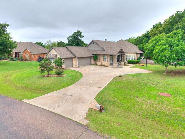 4205 Hidden Lake Circle, Moore, OK 73160