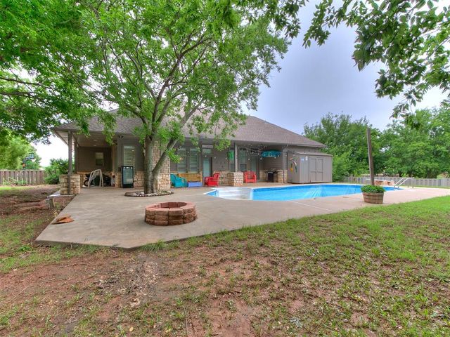 4205 Hidden Lake Circle, Moore, OK 73160