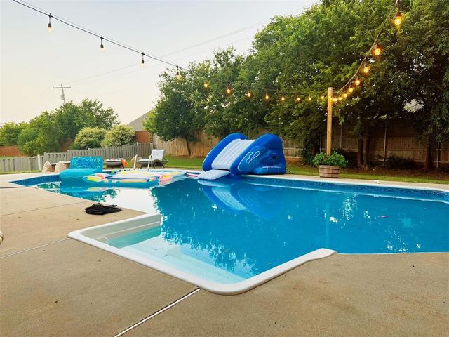 4205 Hidden Lake Circle, Moore, OK 73160
