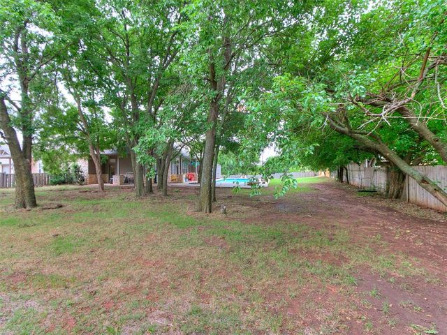 4205 Hidden Lake Circle, Moore, OK 73160