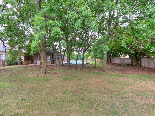 4205 Hidden Lake Circle, Moore, OK 73160