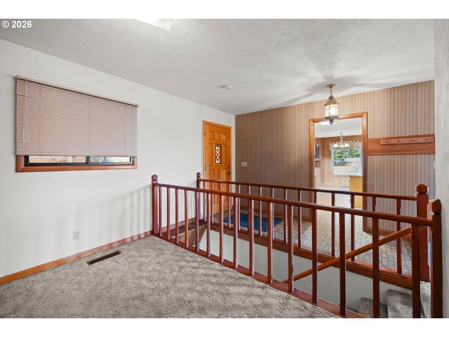 6884 S Hansen Ln, Aurora, OR 97002
