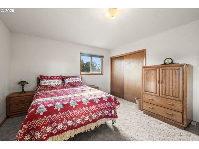 6884 S Hansen Ln, Aurora, OR 97002