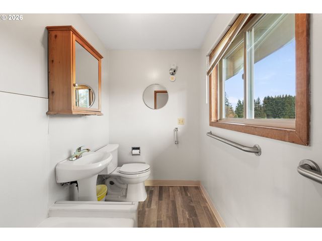 6884 S Hansen Ln, Aurora, OR 97002