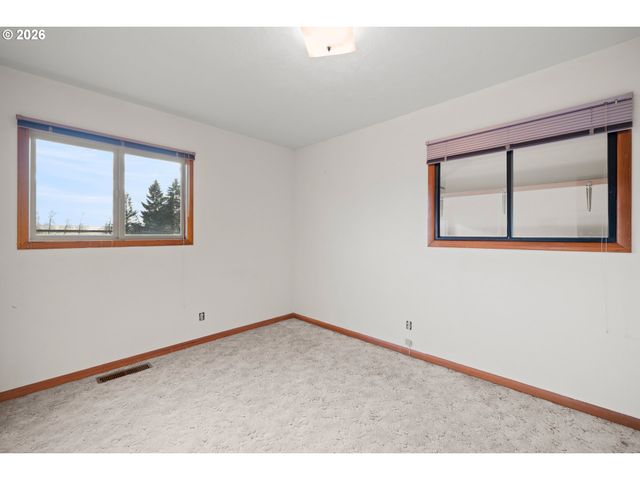 6884 S Hansen Ln, Aurora, OR 97002