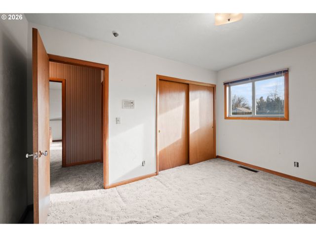 6884 S Hansen Ln, Aurora, OR 97002